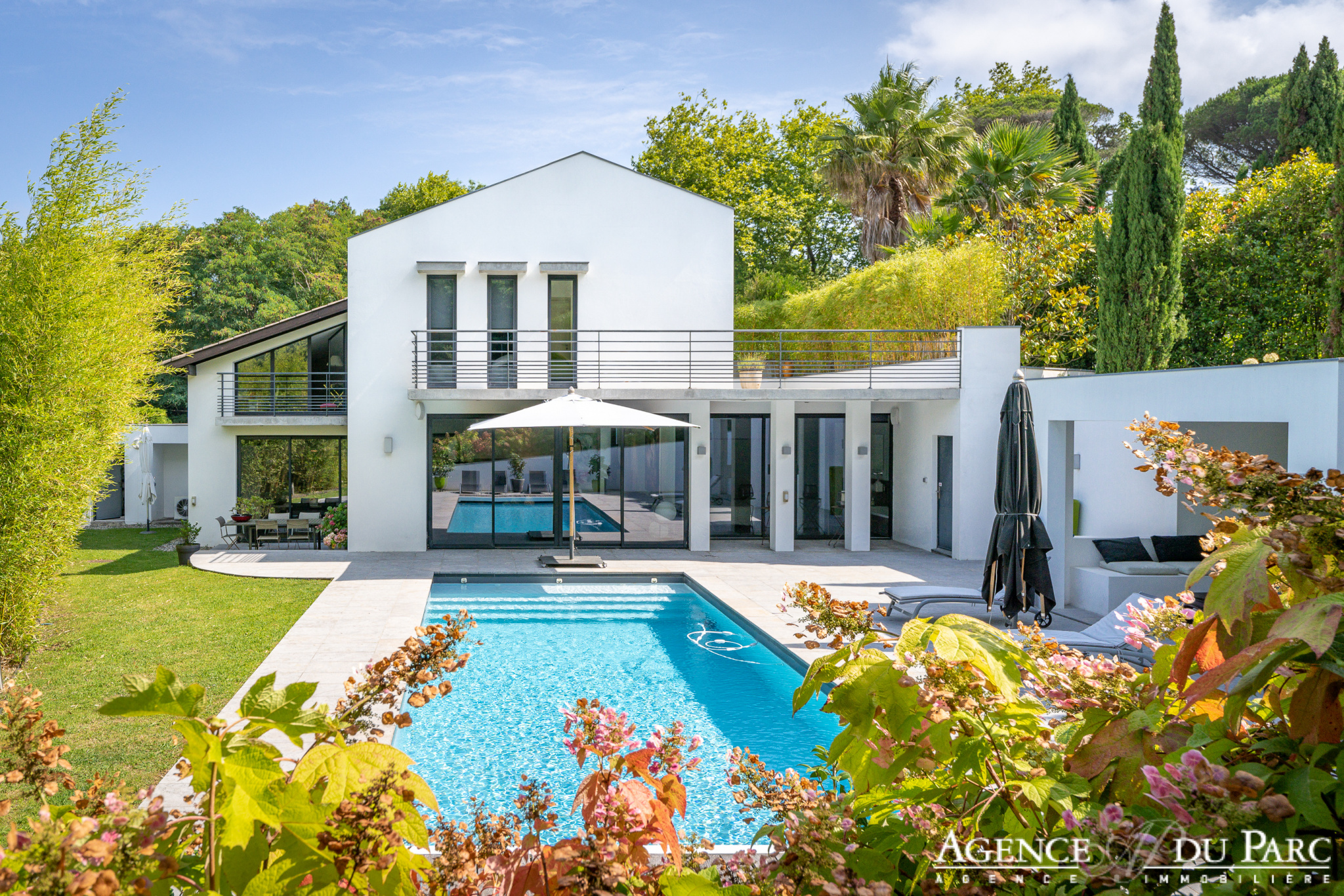 vente Villa d architecte  moderne de 220 m  avec piscine